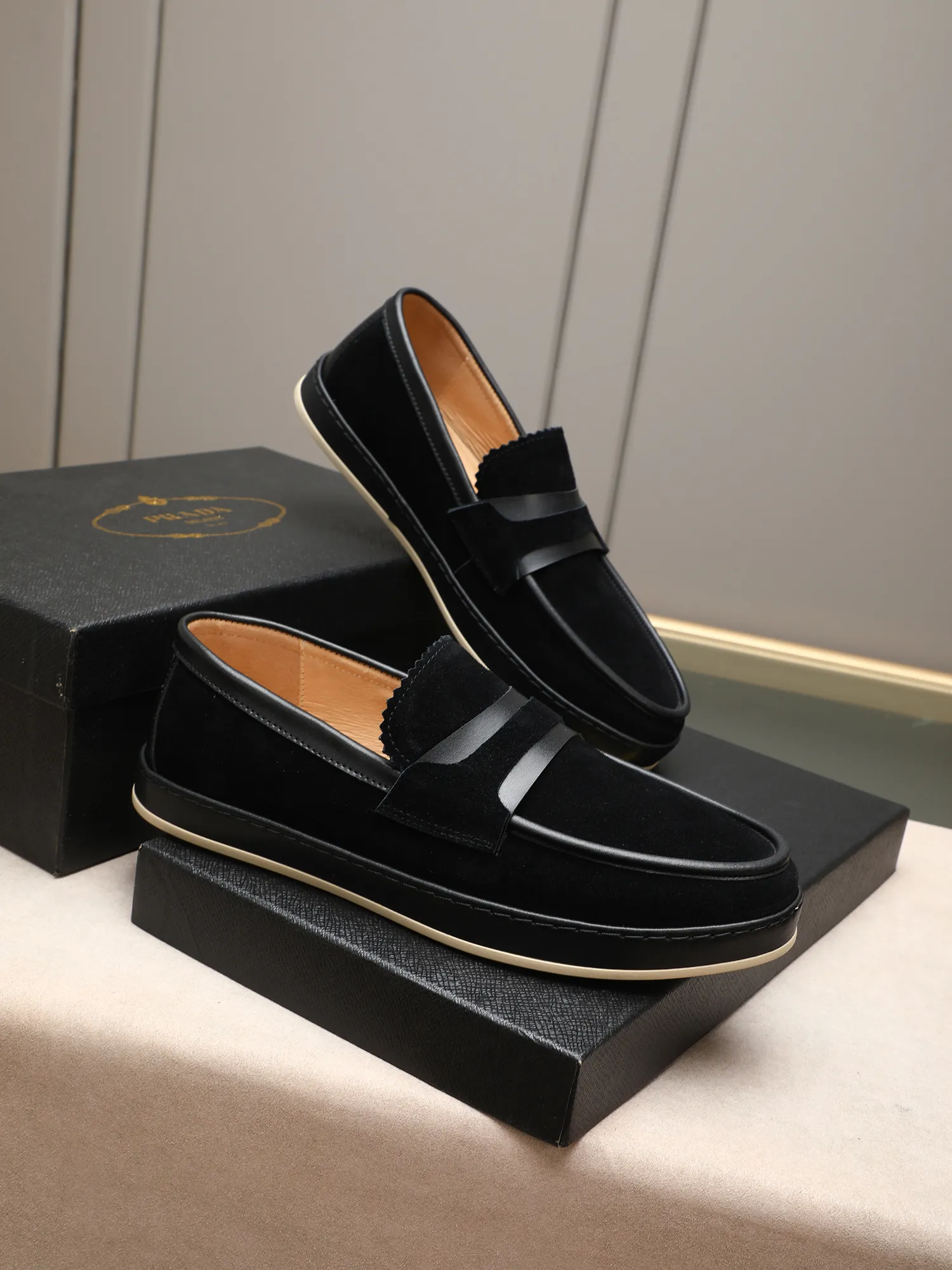 Men's men's shoes 💰P420 🆕🔥New update🔥👟PRADA (Prada) new products are released, imported soft cowhide, fashionable to allow air to penetrate the entire shoe, and the awesome shoes [strong] bring an extremely comfortable and breathable feeling! Beautiful inside and out! Exquisite workmanship, top-grade cowhide material, 😌Number: 38~44 (45 customized) 4 colors of black, blue, gray to choose from.